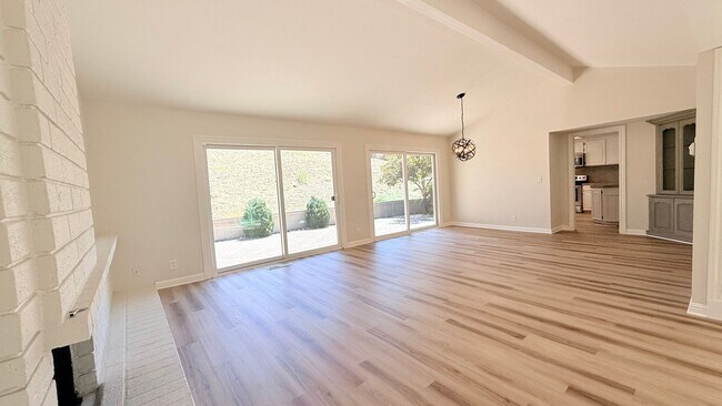 Building Photo - 750 N Paradise Valley Ct