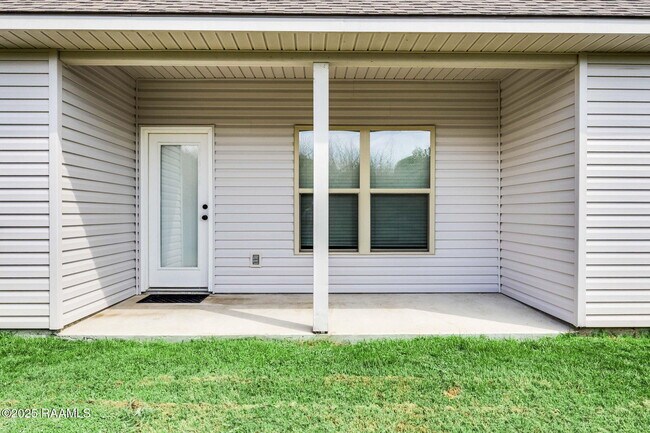 Building Photo - 132 Springsteen Ln