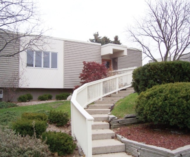 Robin Oaks 1905 Eastlawn Dr Midland MI 48642 Apartment Finder