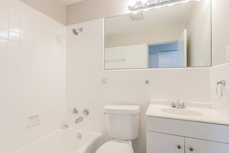 Building Photo - 1635 Trotterway Dr