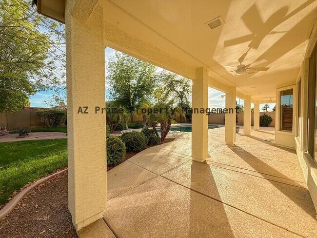 Building Photo - 10445 W Windsor Ave