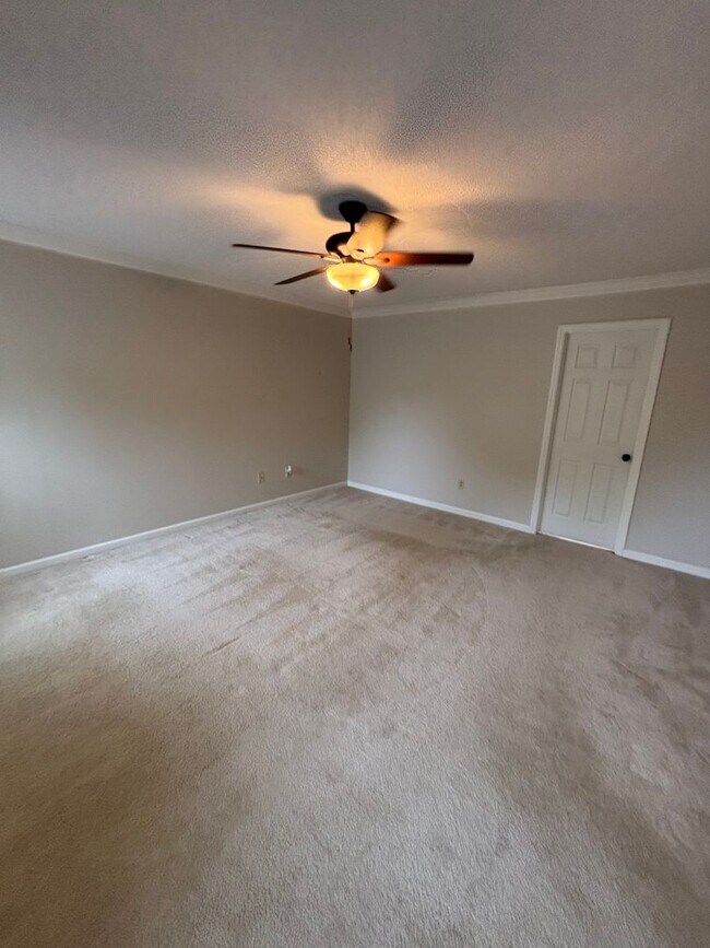 Building Photo - West Knoxville Townhouse