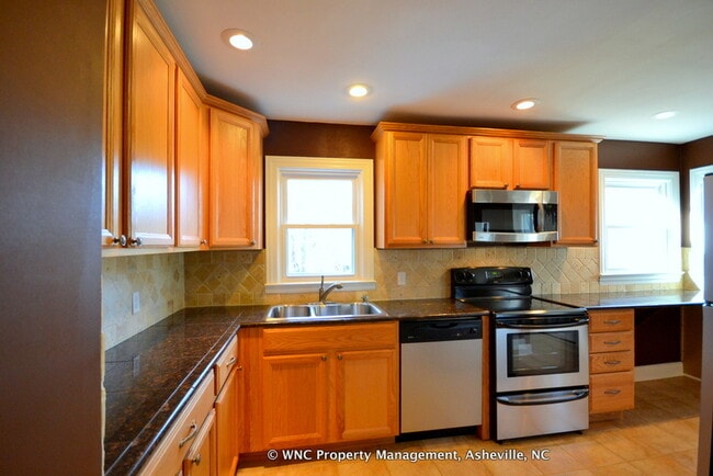 Building Photo - 17 Morris St