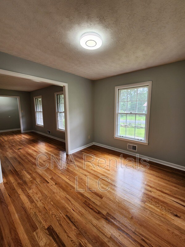 Building Photo - 626 Honeybear Ln