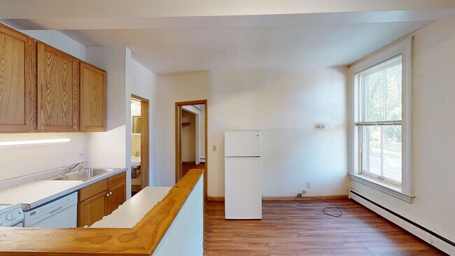 Entrance - The Badger Den Apartments on Gilman