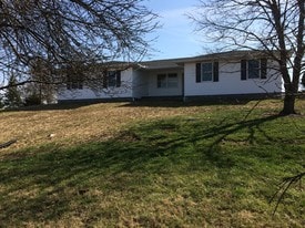 Building Photo - 1420 Richvale Rd