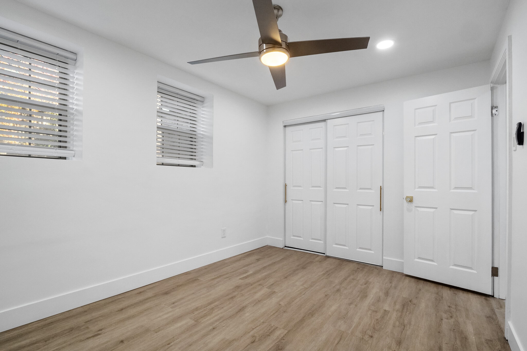 Double closets - 4512 Westminster Plz