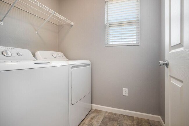 Building Photo - 5643 Claremount St