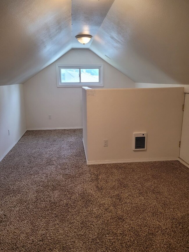 Building Photo - Ephrata House with Garage & Fenced Yard
