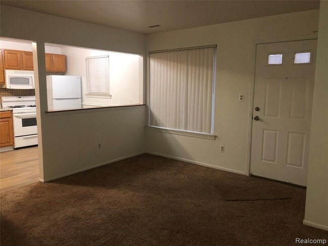 Building Photo - 18633 Negaunee