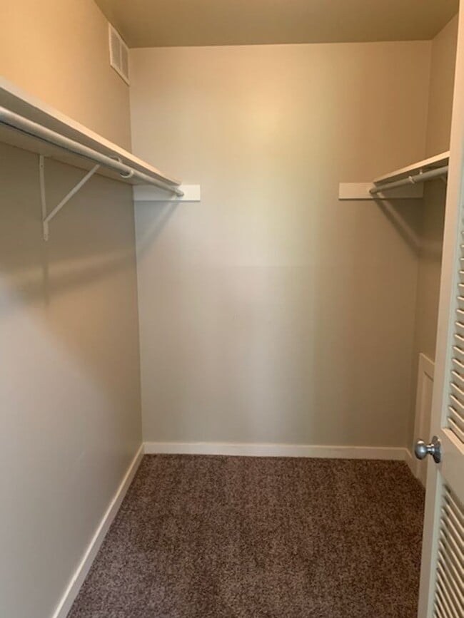 Building Photo - Sarah's Run Apartments