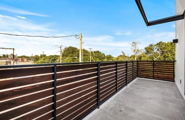 Building Photo - 183 S Prairie Ave