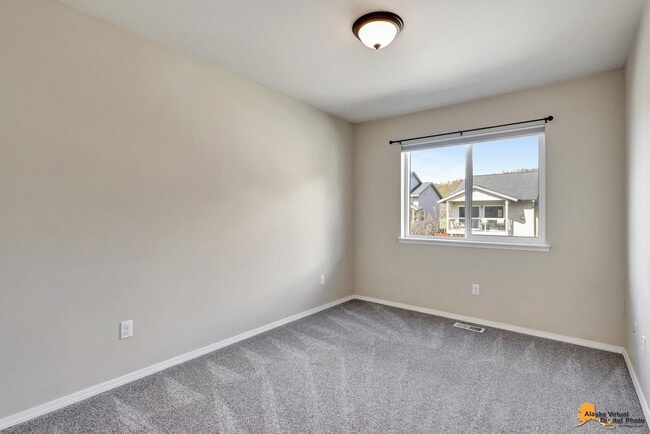 Building Photo - Beautiful 3-Bedroom Half Duplex in Eagle R...