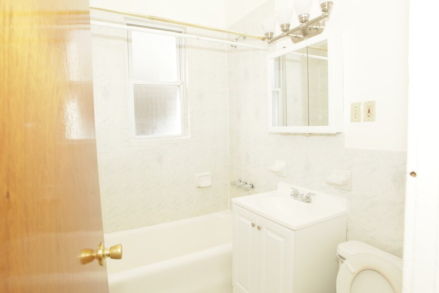 Building Photo - 138 Vermont Ave