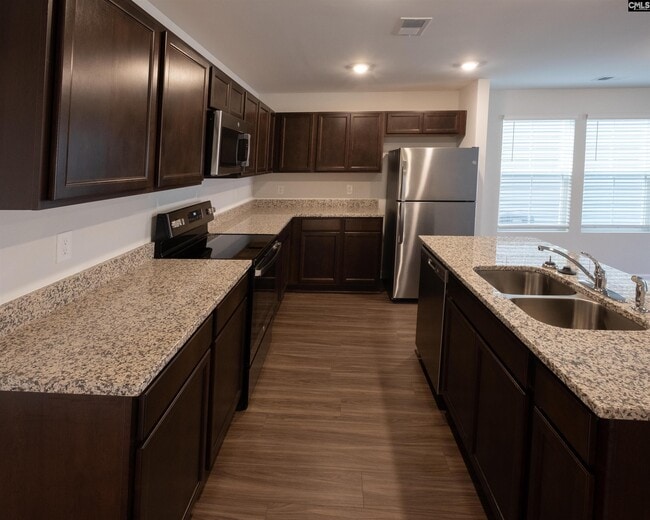 Building Photo - 530 Whippoorwill Dr