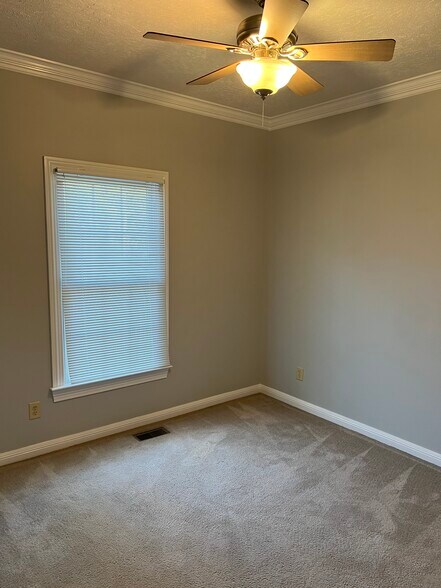 Building Photo - 155 Chelsea Cir