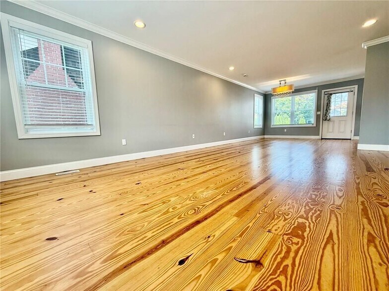 Building Photo - 52 Bedlow Ave