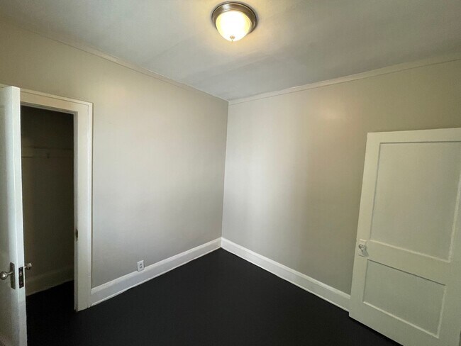 Building Photo - SECTION 8 and EDEN Accepted!! Fully renova...