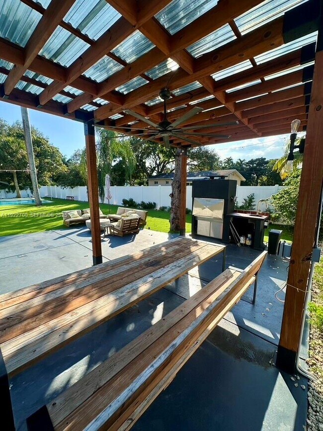 Building Photo - 4681 SW 26th Terrace