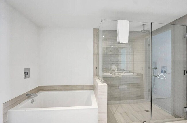 Building Photo - 4010 S Ocean Dr