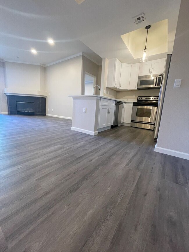 Building Photo - BEAUTIFUL RIVER FRONT CONDO IN THE "RIVER ...