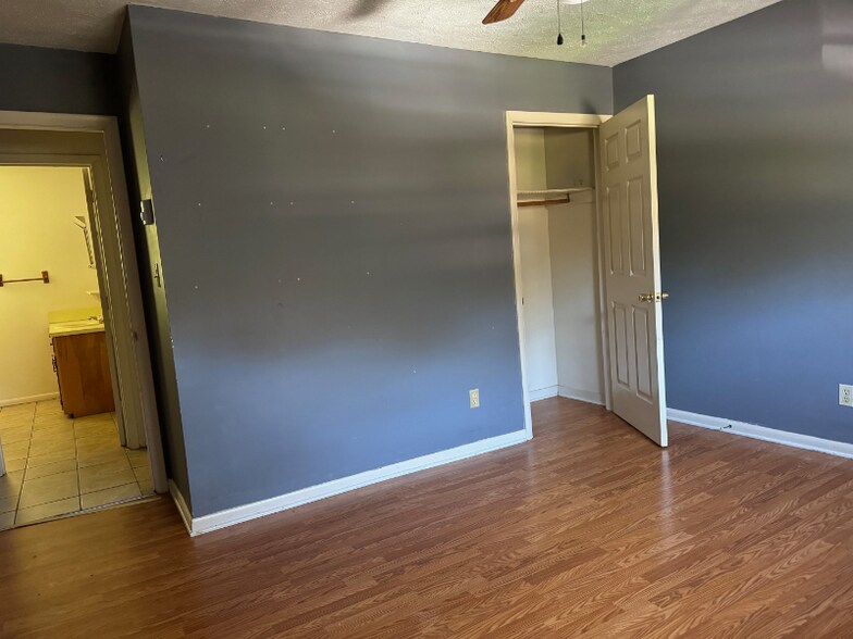 Building Photo - 3362-3362 Normandy Park Rd