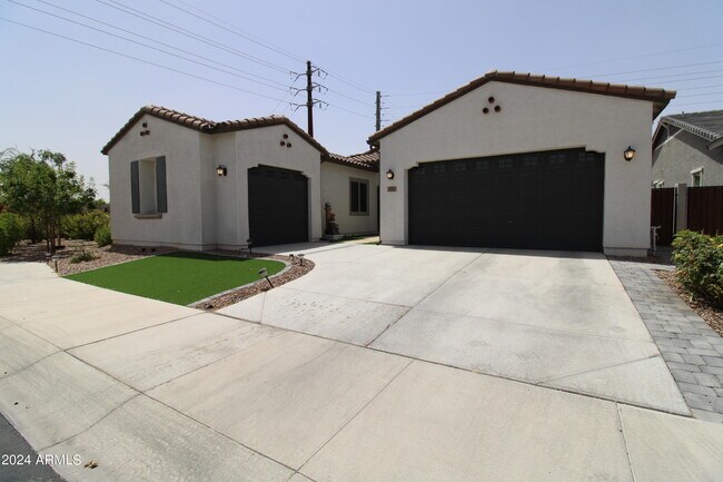 Building Photo - 259 E Sagittarius Pl