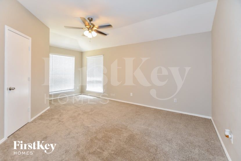 Building Photo - 1519 Cedarcrest Cir