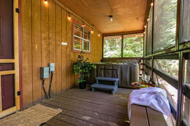 Building Photo - Move In Ready!!