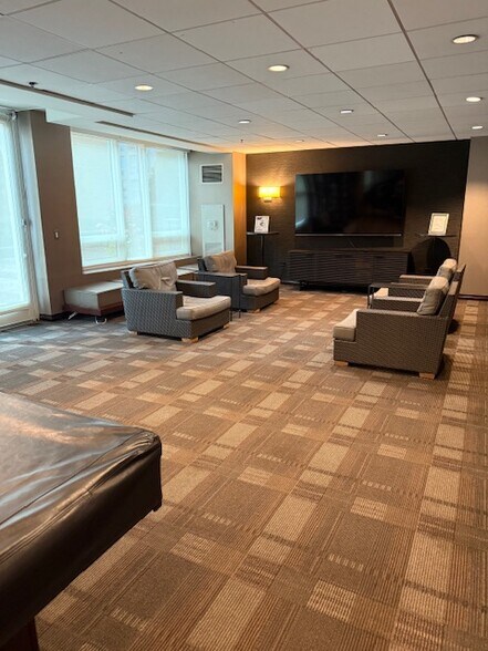 Building Photo - 33 W Ontario St