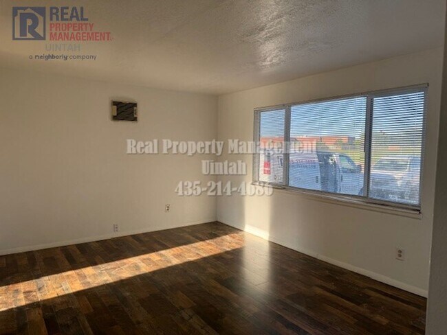 Building Photo - Delight Duplex