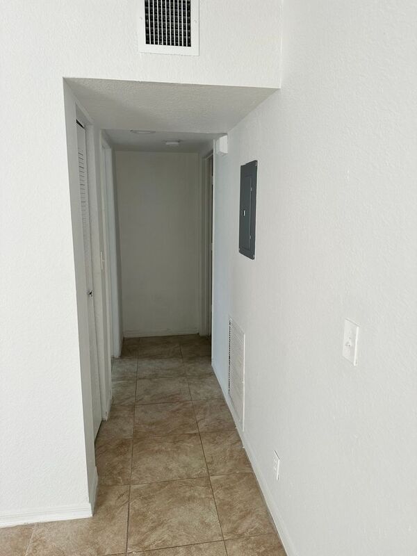 Building Photo - 701 4th St