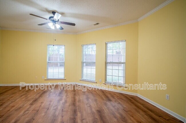 Building Photo - 216 Horseshoe Bend N