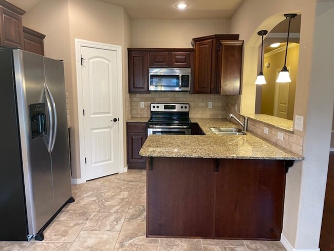 Building Photo - Stunning 3-Bedroom, 2-Bathroom Single Fami...