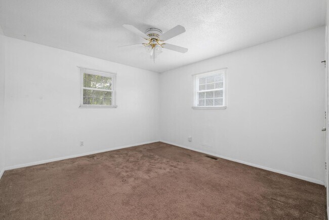 Building Photo - 274 Green Pond Rd