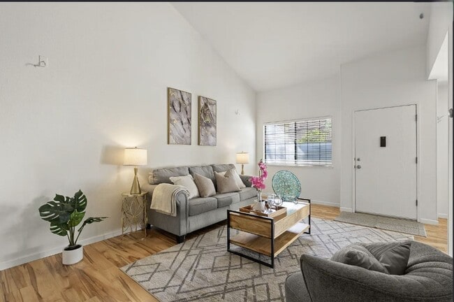 Building Photo - Beautifully Updated 3-Bedroom Home Near Cottle Park