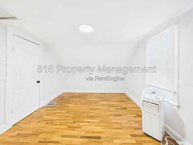 Building Photo - 836 N Montgall Ave