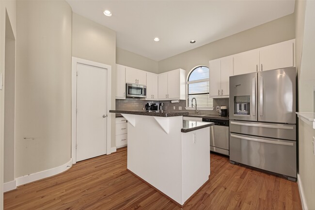 Building Photo - 2502 Brinkman St