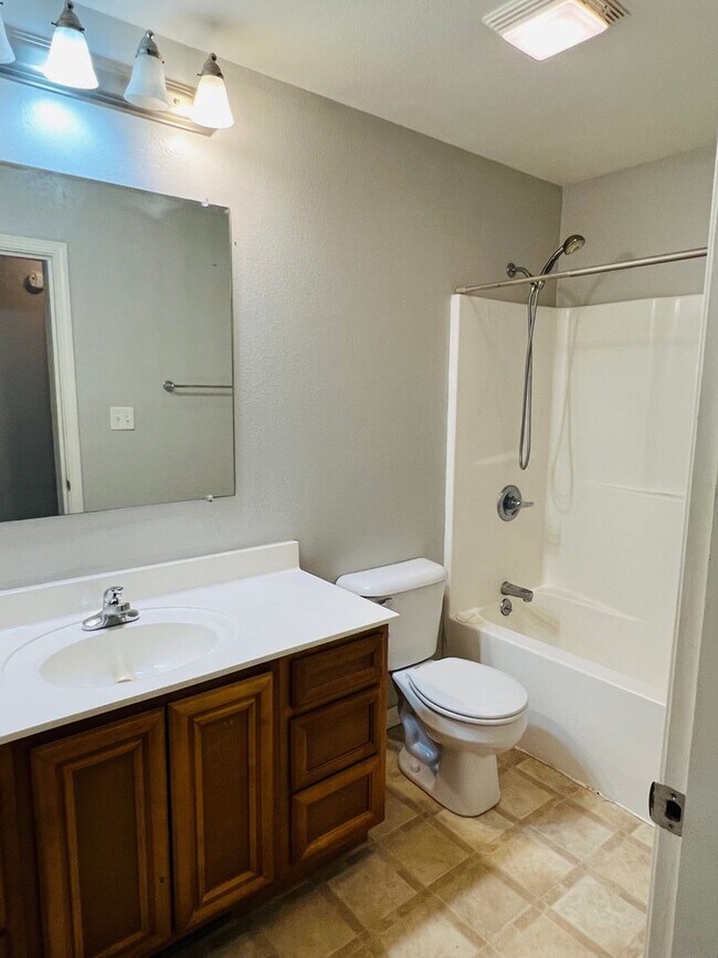 Building Photo - Charming 3-Bed, 2-Bath Home with Stylish Upgrades