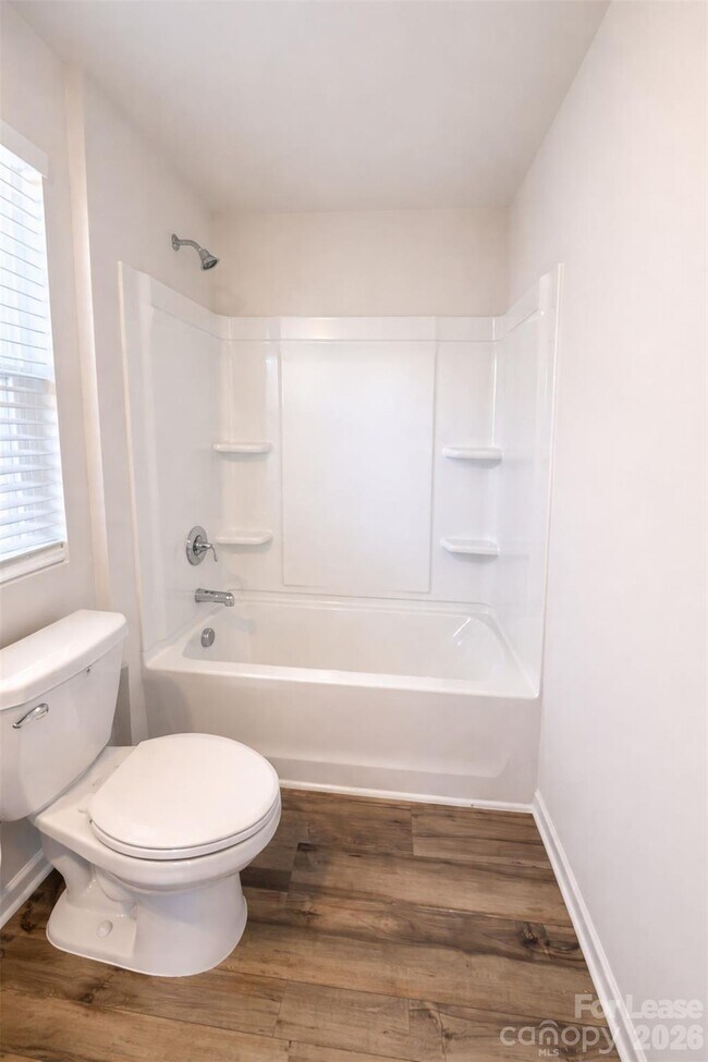 Building Photo - 193 Brentwood Dr