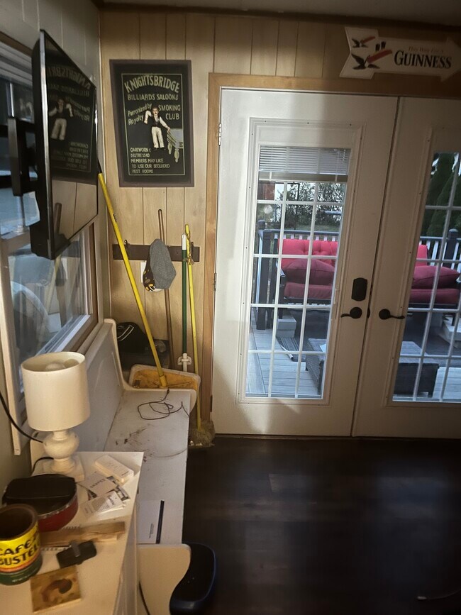 Building Photo - 2118 Elm St