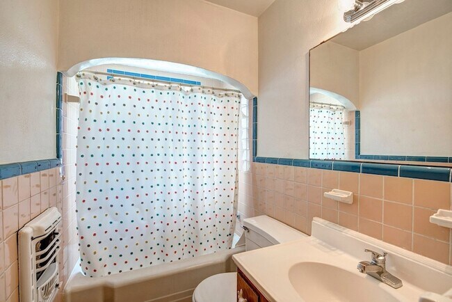 Building Photo - 2030 Gostick St