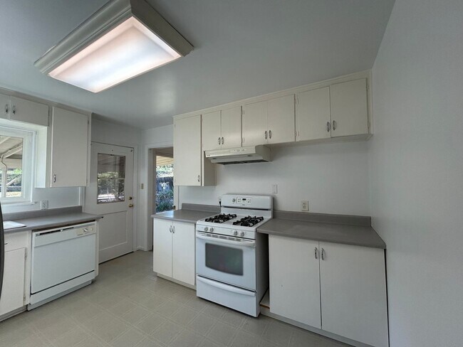 Building Photo - 1559 Boynton Ave