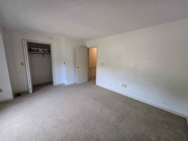 Building Photo - 43 Thornhill Rd