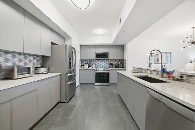 Building Photo - 54 Rainey St