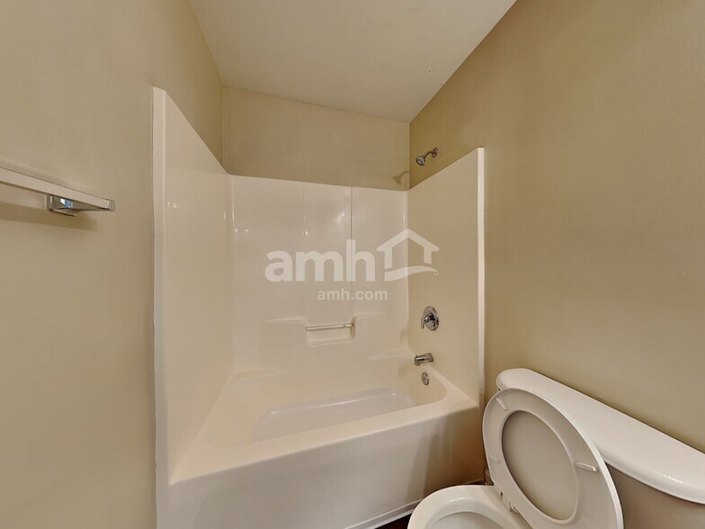 Building Photo - 147 Crescent Creek Ct