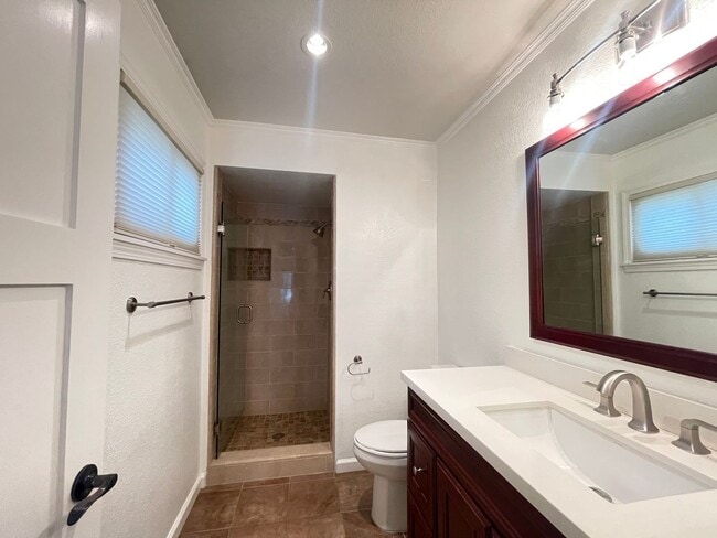 Building Photo - Prime Pasadena Condo