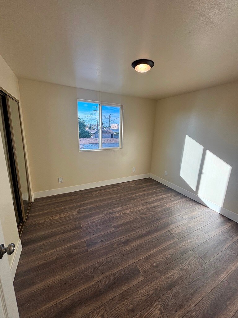 Building Photo - 335 E 69th St