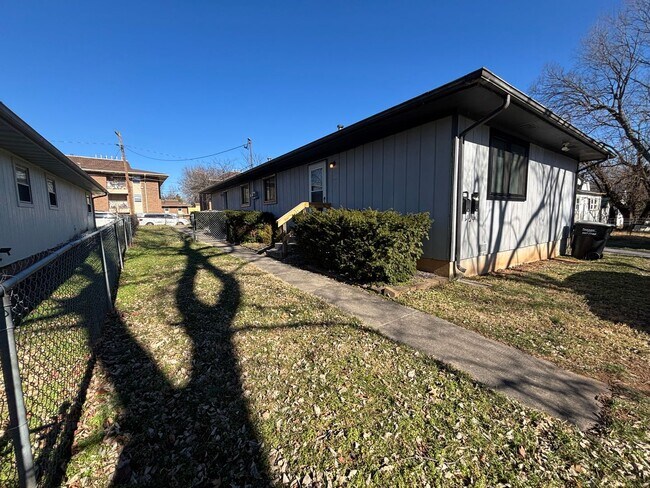 Building Photo - S0272-MF2