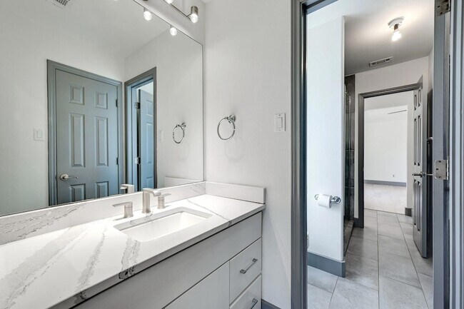 Building Photo - 10011 Brightling Ln